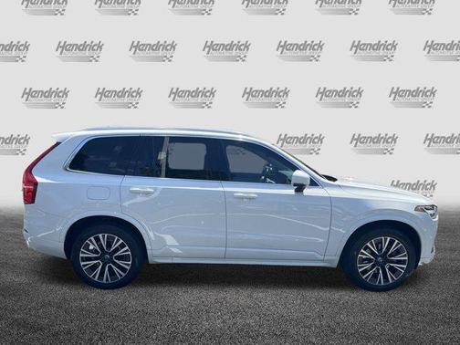 2022 Volvo XC90 T5 Momentum 7 Passenger