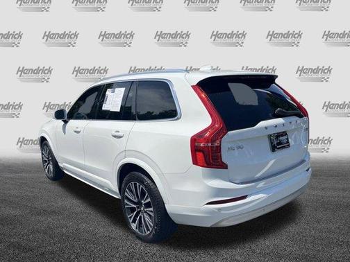 2022 Volvo XC90 T5 Momentum 7 Passenger