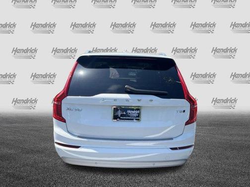2022 Volvo XC90 T5 Momentum 7 Passenger