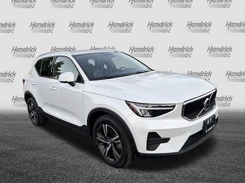 2023 Volvo XC40 Core