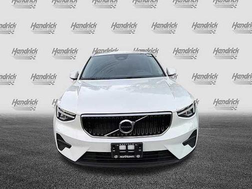 2023 Volvo XC40 Core