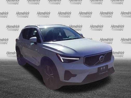 2023 Volvo XC40 Core