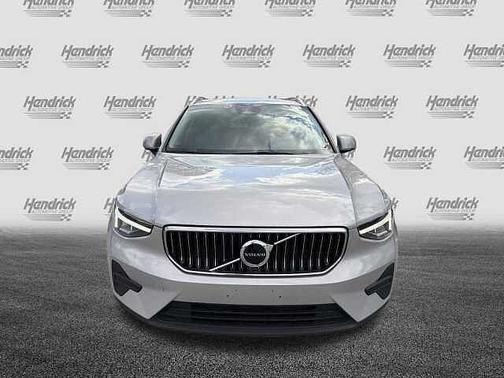 2025 Volvo XC40 Core