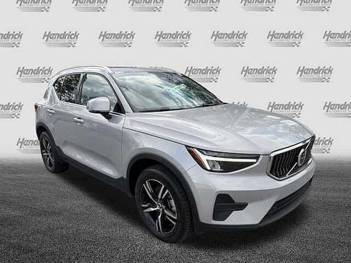 2025 Volvo XC40 Core