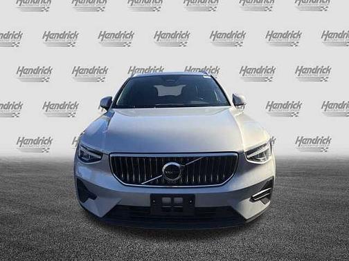 2025 Volvo XC40 Core