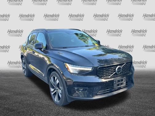 2025 Volvo XC40 Plus Dark Theme
