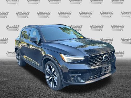 2025 Volvo XC40 Plus Dark Theme