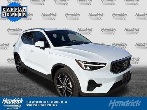 2025 Volvo XC40 Core