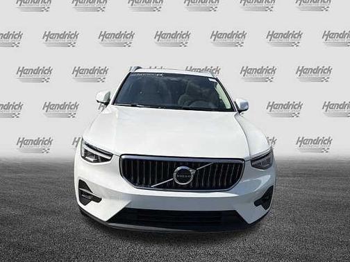 Crystal White 2023 Volvo XC40 Plus