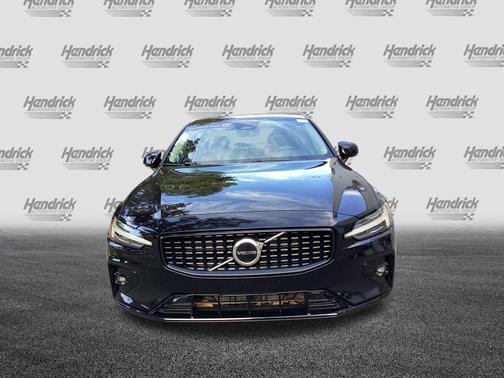 2024 Volvo S60 Core Dark Theme