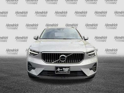 Silver Dawn 2023 Volvo XC40 Plus