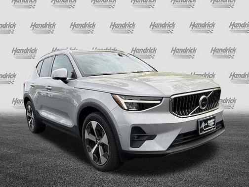 Silver Dawn 2023 Volvo XC40 Plus