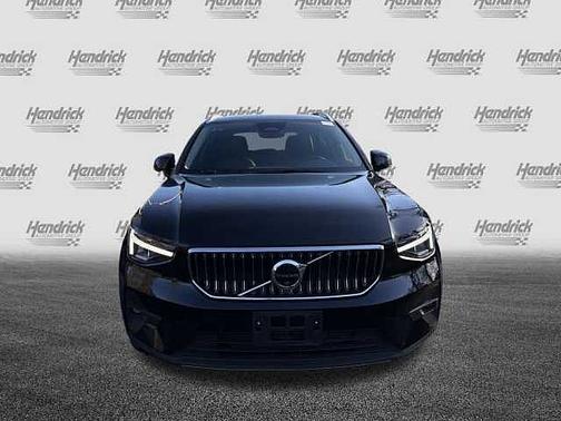 2025 Volvo XC40 Core