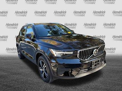 2025 Volvo XC40 Core