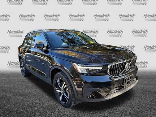 2025 Volvo XC40 Core