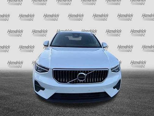 2025 Volvo XC40 Core