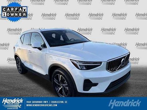 2025 Volvo XC40 Core