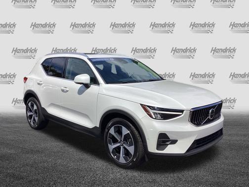 2025 Volvo XC40 Plus Bright Theme