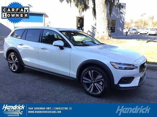 2025 Volvo V60 Cross Country Plus