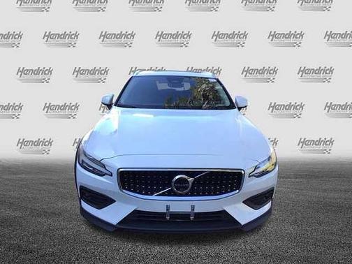 2025 Volvo V60 Cross Country Plus