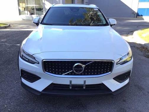 2025 Volvo V60 Cross Country Plus