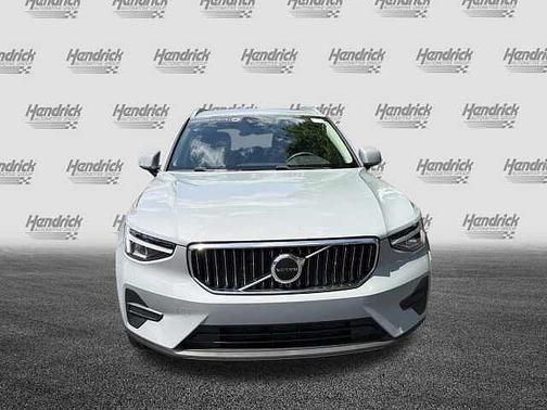 Vapour Grey 2024 Volvo XC40 Core