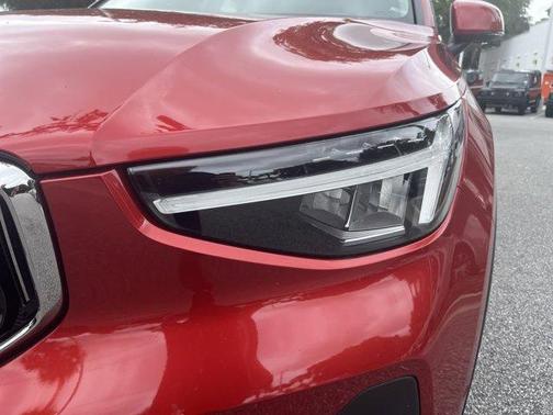 2024 Volvo XC40 B5 Plus Bright Theme