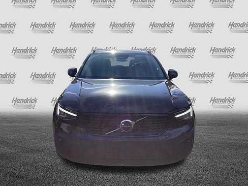 2025 Volvo XC40 Plus