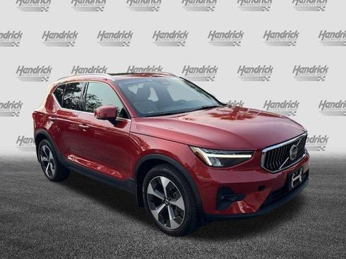 2023 Volvo XC40 B5 Plus Bright Theme