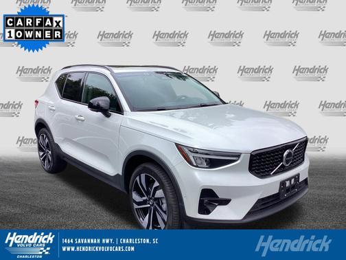 2025 Volvo XC40 Plus Dark Theme