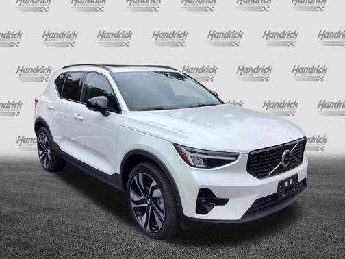 2025 Volvo XC40 Plus Dark Theme