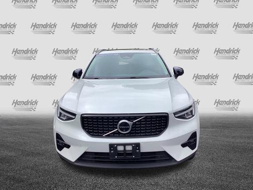 2025 Volvo XC40 Plus Dark Theme