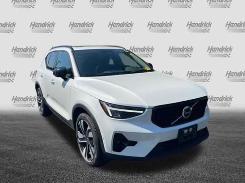 2025 Volvo XC40 Plus Dark Theme