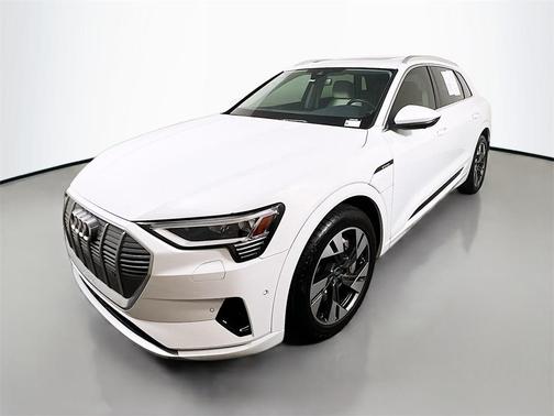 2022 Audi e-tron Premium Plus