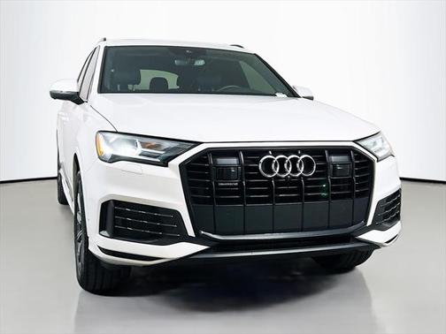 2022 Audi Q7 45 Premium Plus