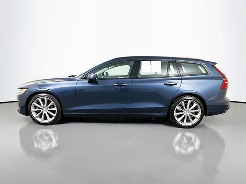 2021 Volvo V60 T5 Momentum