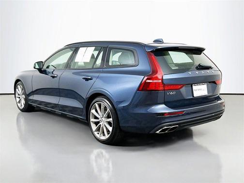 2021 Volvo V60 T5 Momentum
