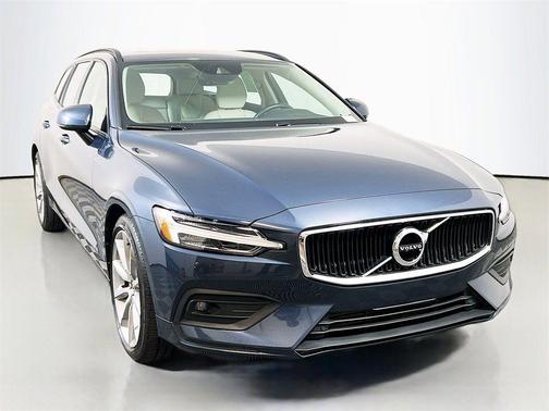 2021 Volvo V60 T5 Momentum