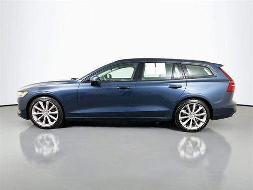 2021 Volvo V60 T5 Momentum