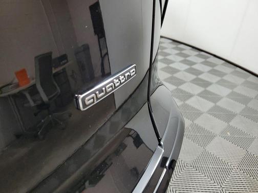 Mythos Black Metallic 2026 Audi Q3 TFSI quattro S tronic