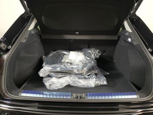 Mythos Black Metallic 2026 Audi Q3 TFSI quattro S tronic