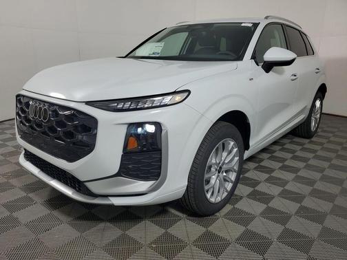 Glacier White Metallic 2026 Audi Q3 TFSI quattro S tronic