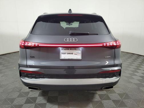 Tambora Gray Metallic 2026 Audi Q5 Premium Plus TFSI quattro S tronic