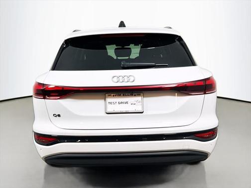 2025 Audi Q6 e-tron Premium Plus quattro