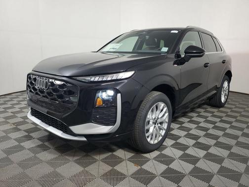 Mythos Black Metallic 2026 Audi Q3 TFSI quattro S tronic