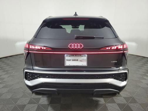 Mythos Black Metallic 2026 Audi Q3 TFSI quattro S tronic