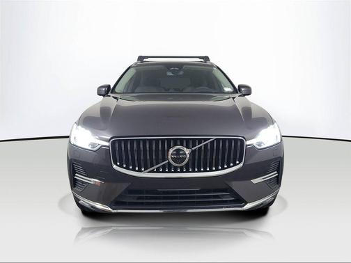Platinum Grey Metallic 2023 Volvo XC60 B5 Ultimate Bright Theme