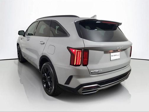 Wolf Gray 2023 Kia Sorento SX