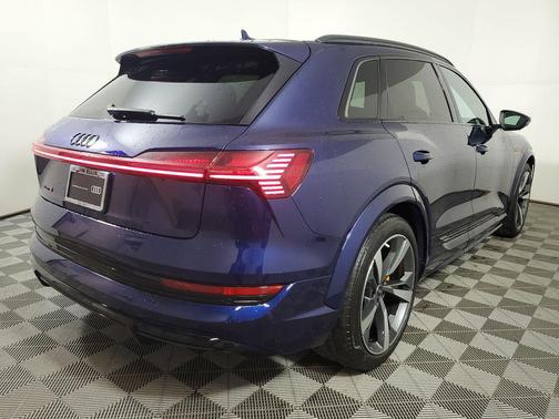 Navarra Blue Metallic 2022 Audi e-tron S Premium Plus