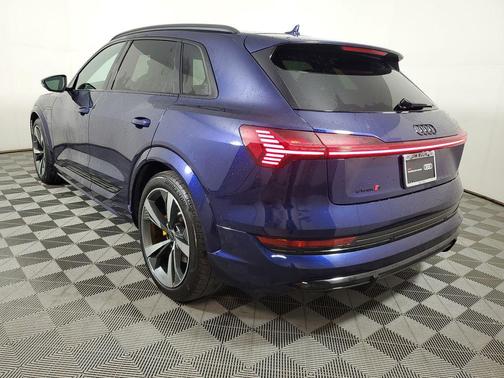 Navarra Blue Metallic 2022 Audi e-tron S Premium Plus